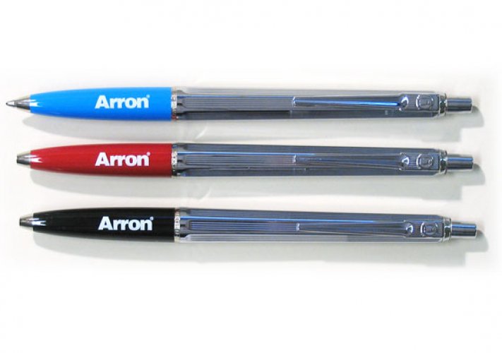 Kuulakärkikynä Senator Arron sininen arkistokelpoinen, hinta 1,65€