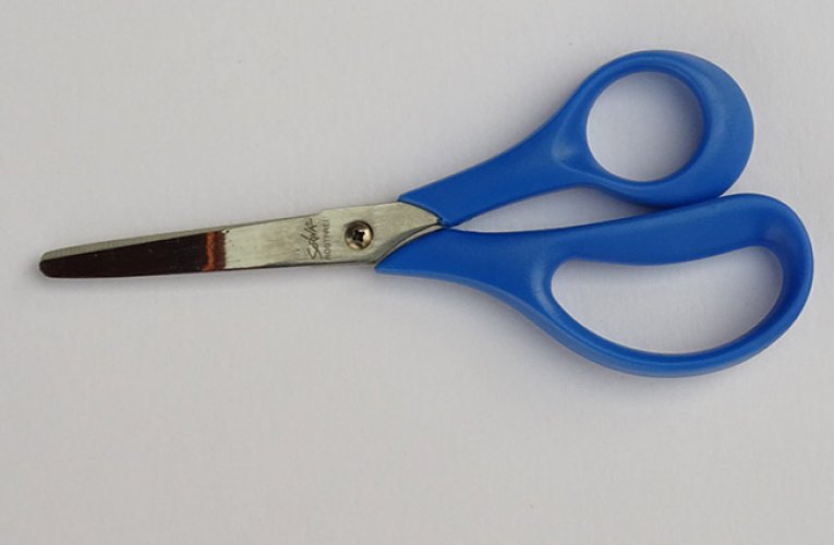 Lastensakset Scriva 68091 oikeakätisille 13 cm, hinta 0,77€