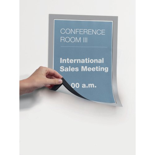 7143591 Magneettikehys hopea Durable Duraframe A4 edullisesti suoraan varastostamme nopealla toimituksella. Magneettitaskun voi kiinnittää metallipintaan tai valkotauluun eikä se jätä liimajälkiä. Toimitetaan 5 kappaleen erissä.