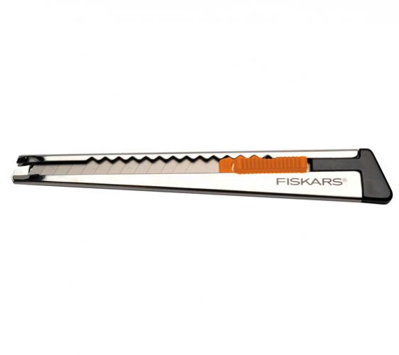 Mattoveitsi Fiskars ammattikäyttöön 9 mm, hinta 2,97€
