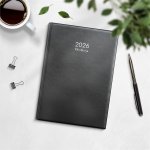 Päiväkirja 2026 Kalenteri musta muovikansi parikierresidottu