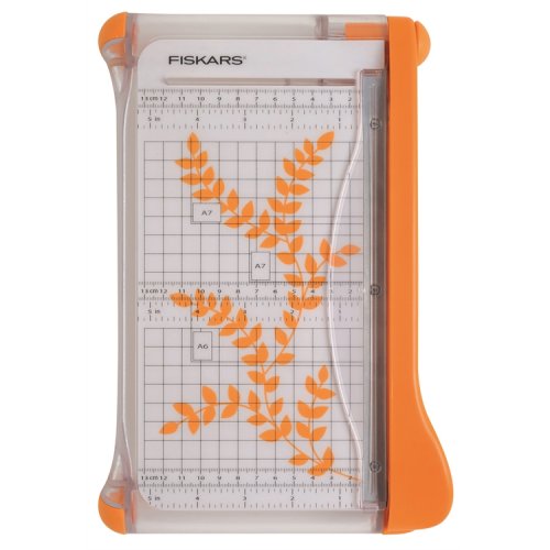 Paperileikkuri Fiskars A5 ohileikkaava giljotiini, hinta 27,19€